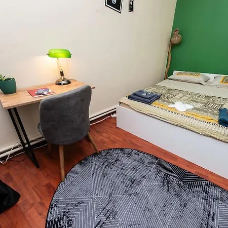 Kadikoey'de 4+1 12 Kisilik