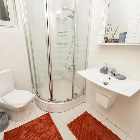 Apartamento Kadikoey'de 4+1 12 Kisilik *