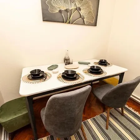 Kadikoey'de 4+1 12 Kisilik * Istambul