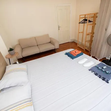 Kadikoey'de 4+1 12 Kisilik Istambul