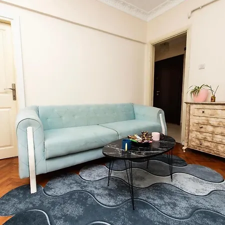 Kadikoey'de 4+1 12 Kisilik Istambul