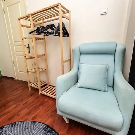 Kadikoey'de 4+1 12 Kisilik * Istambul