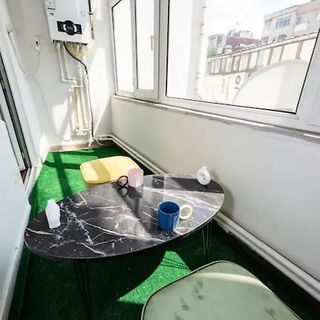 Kadikoey'de 4+1 12 Kisilik Apartamento *