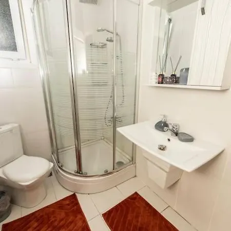 Apartament Kadikoey'de 4+1 12 Kisilik Stambuł
